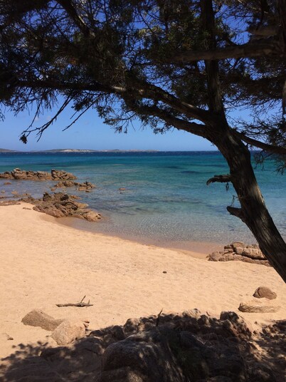 Three-room apartment Palau. Residence with swimming pool.