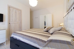 2 chambres, fer et planche à repasser, Wi-Fi gratuit, draps fournis