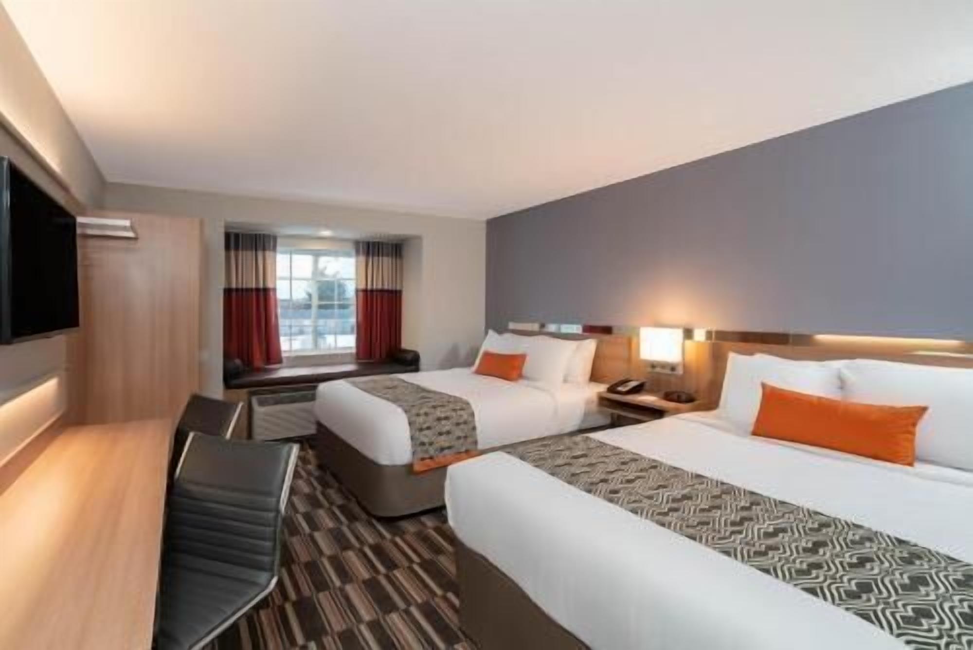 Egyptian cotton sheets, premium bedding, pillowtop beds, desk