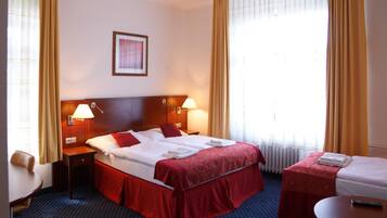 Tallelokero huoneessa, pimennysverhot, ilmainen Wi-Fi, vuodevaatteet