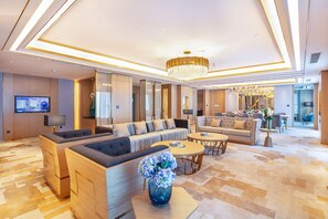 Minibar, Zimmersafe, Schreibtisch, Bügeleisen/Bügelbrett