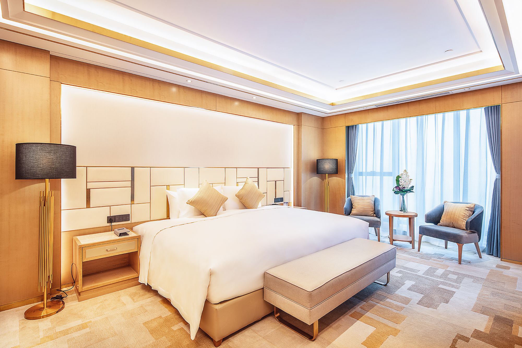 Minibar, in-room safe, desk, iron/ironing board