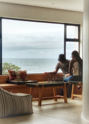 Coin salon dans le hall