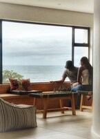 Área de estar no saguão