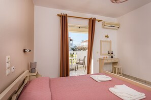 Basic Studio, 2 Twin Beds | Iron/ironing board, bed sheets - Tassia Studios (Zakynthos)
