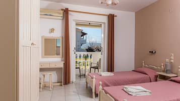 Iron/ironing board, bed sheets