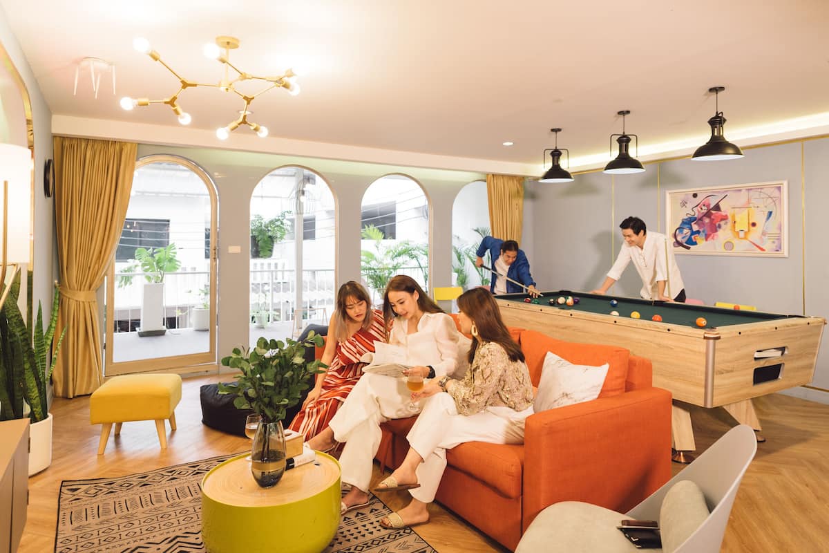 4 Bedrooms Penthouse Suite | 거실 공간 | 디지털 채널 시청이 가능한 50인치 LED TV, TV, 넷플릭스