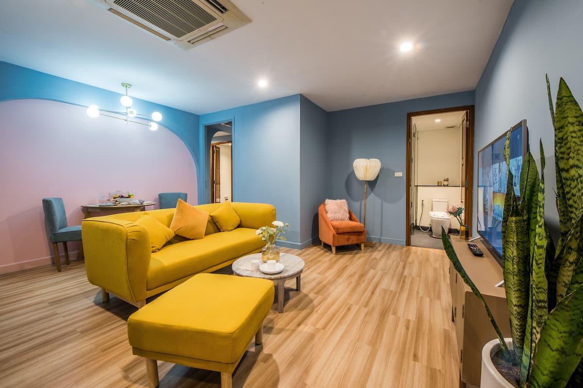 2 Bedrooms Suite | 거실 | 디지털 채널 시청이 가능한 50인치 LED TV, TV, 넷플릭스