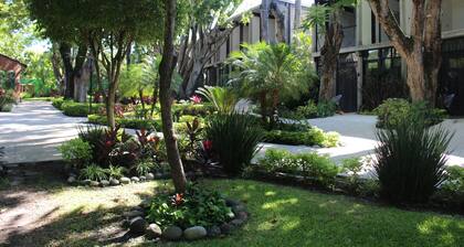Los Laureles Hotel & Centro de Convenciones