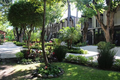 Los Laureles Hotel & Centro de Convenciones