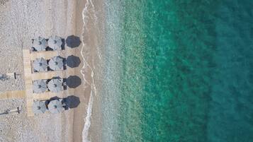 Am Strand, Cabañas (kostenlos), Liegestühle, Sonnenschirme