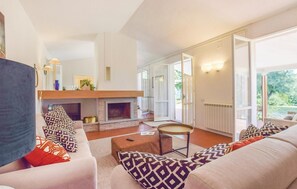 TV, fireplace, DVD player, table tennis