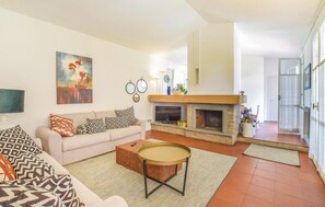Fernseher, Kamin, DVD-Player, Tischtennisplatte