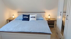 3 Schlafzimmer, Schreibtisch, Bügeleisen/Bügelbrett, WLAN