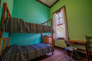 Premium bedding, down duvets, pillow-top beds, individually decorated - La Casa del Puerto - Hostel (Valparaiso)