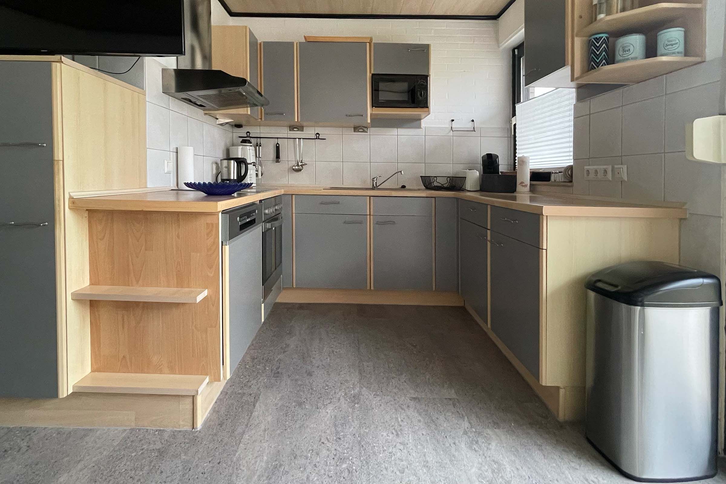 Kühlschrank, Mikrowelle, Ofen, Geschirrspüler