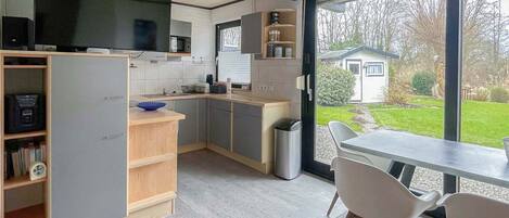 Kjøleskap, mikrobølgeovn, ovn og oppvaskmaskin