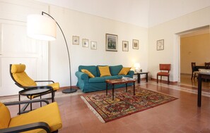 TV - Cozy apartment in Gravina in Puglia -BA- (Gravina in Puglia -BA-)