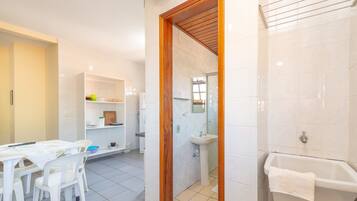 Kamer | Een bureau, gratis wifi