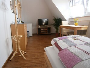 Bügeleisen/Bügelbrett, Internetzugang, Bettwäsche