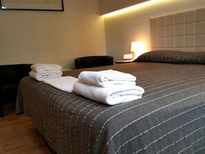 Premium bedding, down duvets, in-room safe, desk - Passenger Vatican Relais (Rome)