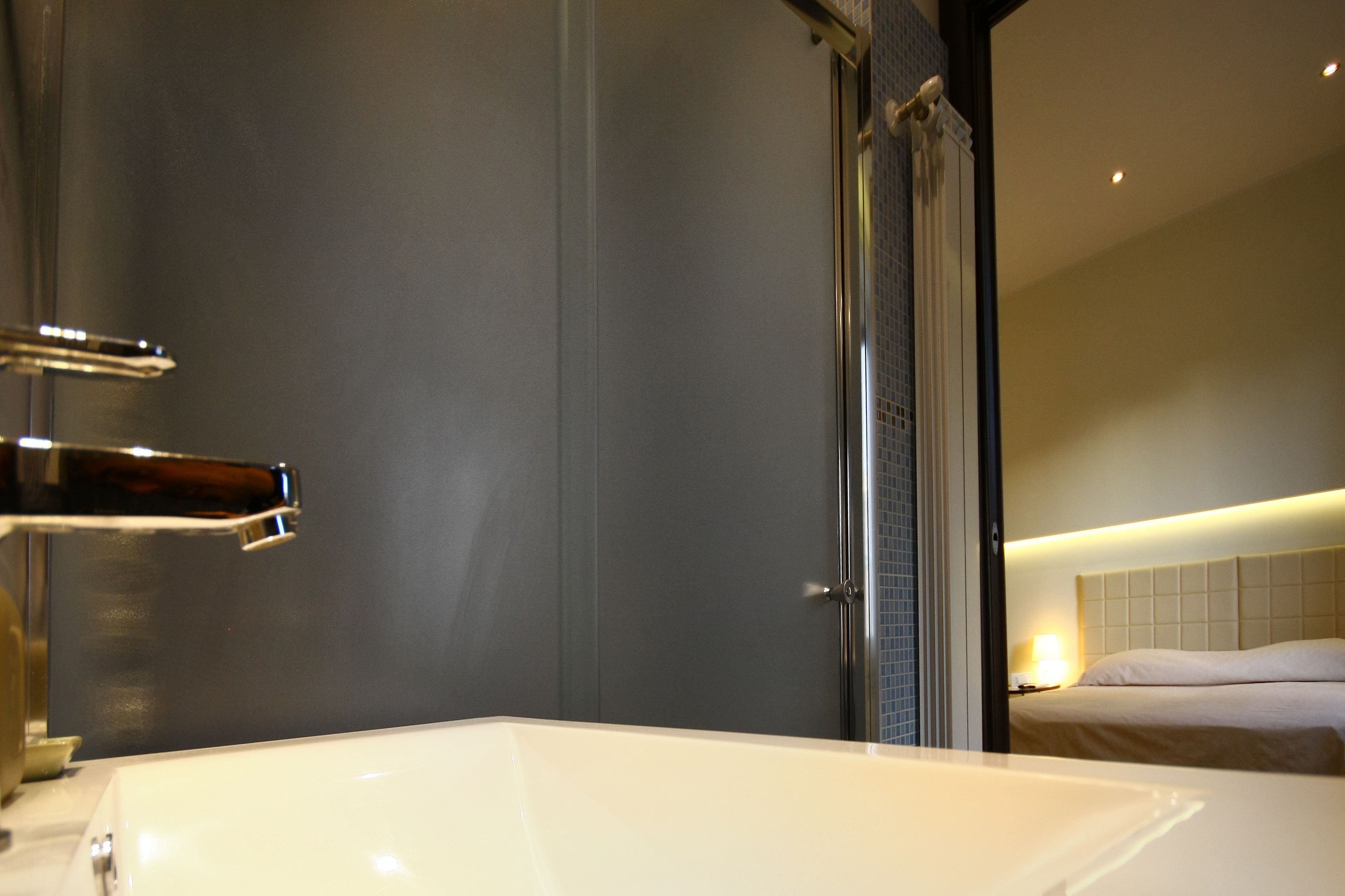 Deluxe Double or Twin Room | Bathroom