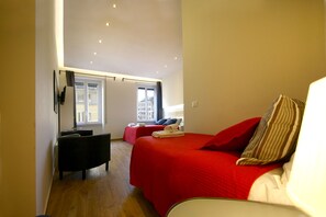 Premium bedding, down duvets, in-room safe, desk - Passenger Vatican Relais (Rome)