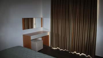 1 habitaciĂłn, escritorio y sistema de insonorizaciĂłn