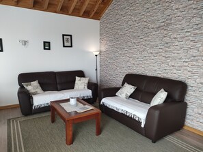 TV, fireplace - quiet secluded and yet central, the perfect family holiday (Ribeira Grande)