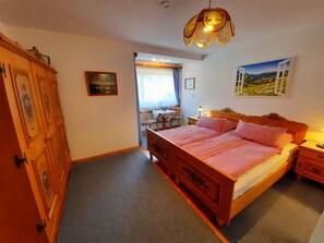 1 bedroom, Internet, bed sheets - Ferienwohnung Nr. 1, 1-2 Personen, 45 qm, Dusche/WC, Balkon, TV, 1 Schlafzimmer, Obergeschoss, Nord-Westen (Ramsau bei Berchtesgaden)