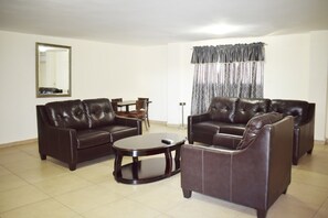 Executive Suite | Egyptian cotton sheets, premium bedding, Select Comfort beds - Constellation Hotel (Port-au-Prince)