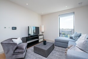 Apartment (3 Bedrooms) | Living room - Luxurious Victoria Home by the Apollo Theatre (London)