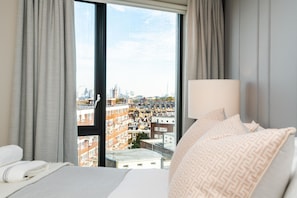 Apartment (3 Bedrooms) | 3 bedrooms, premium bedding, laptop workspace, iron/ironing board - Luxurious Victoria Home by the Apollo Theatre (London)