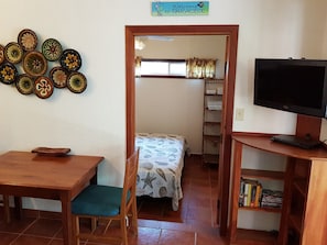 Superior-Apartment, 1 King-Bett, Nichtraucher (Captain Paco) | Essbereich im Zimmer