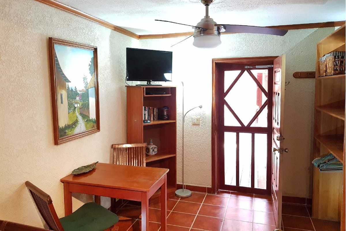 Signature Studio, 1 Queen Bed, Non Smoking (King Fish) | Living area | 32-inch flat-screen TV with cable channels, TV, DVD player