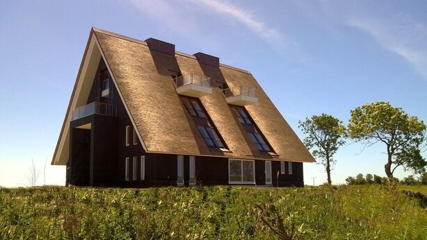 A modern house with a sloped roof, large windows, and a balcony. - Directly at the Wadden Sea, part of UNESCO World Heritage. Calm/Fun at beach (Wierum)