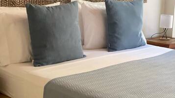 2 makuuhuonetta, silitysrauta/-lauta, ilmaiset vauvansängyt