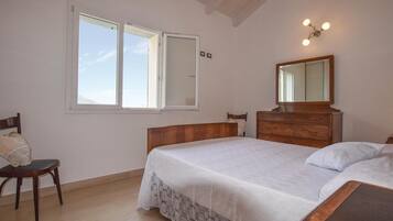 2 camere, culla da viaggio, lenzuola