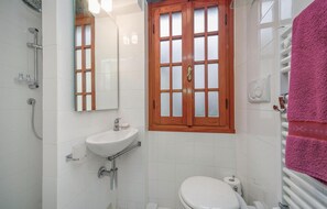Bathtub - Awesome home in Carro (SP) with WiFi (Carro (SP))
