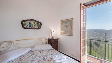 1 quarto, berço de viagem, Wi-Fi de cortesia, roupa de cama