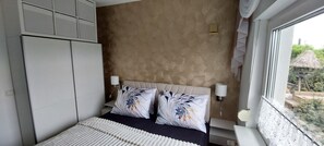 1 bedroom, free WiFi, bed sheets