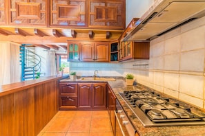 Refrigerador, microondas, horno y lavavajillas