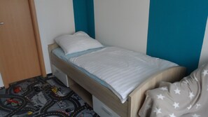 3 bedrooms, iron/ironing board, travel cot, free WiFi