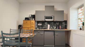 Fridge, microwave, stovetop, coffee/tea maker