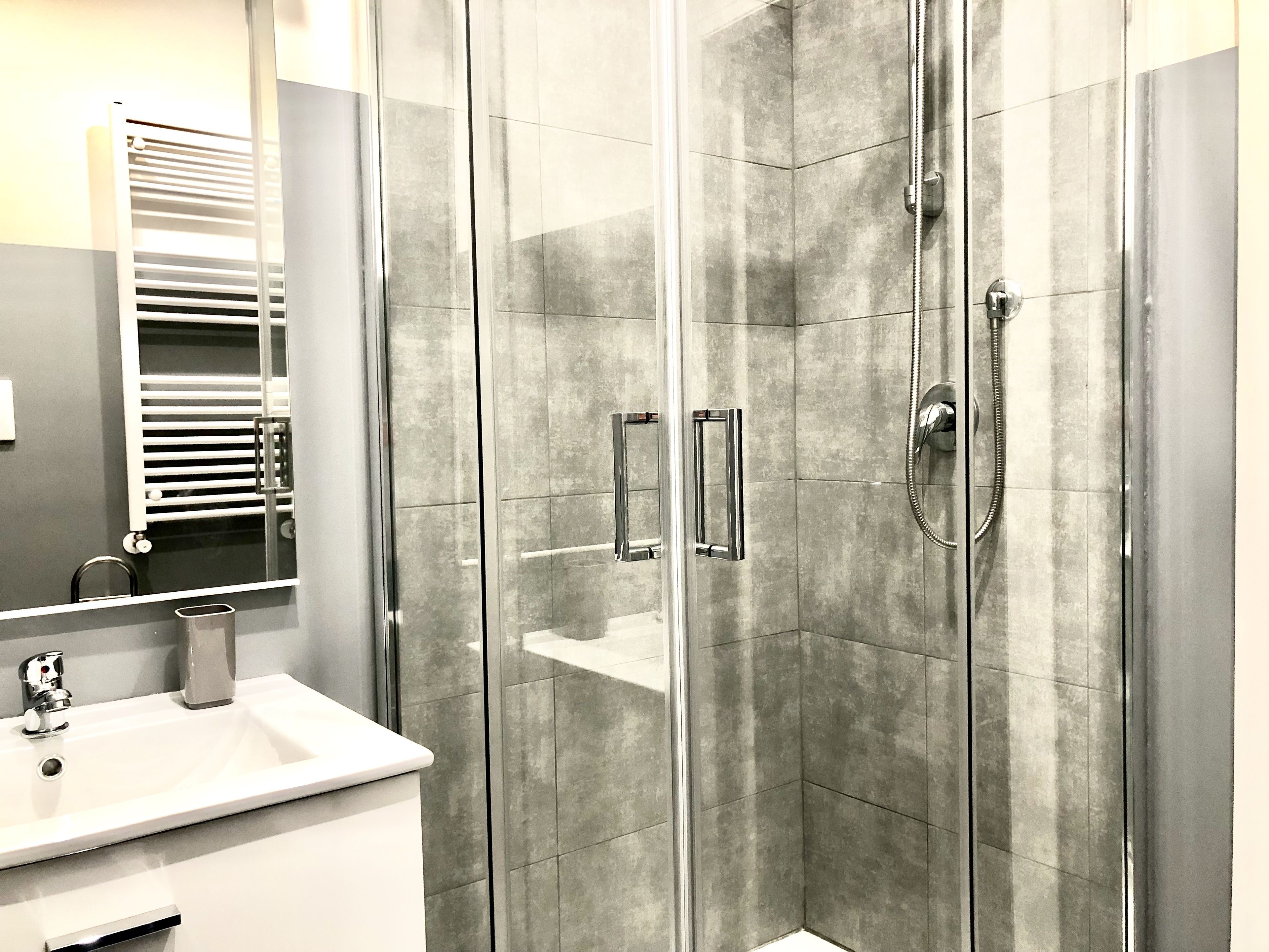 Standard-Doppelzimmer, Balkon | Badezimmer | Dusche, kostenlose Toilettenartikel, Haartrockner, Handtücher