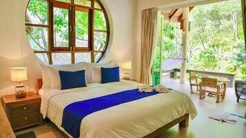 Garden villa | Minibar, brankas, didekorasi berbeda-beda, dan ruang kerja ramah laptop