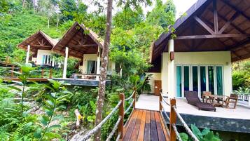 Garden villa | Living area | 43-inch flat-screen TV with digital channels, TV