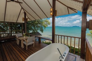 Villa by The Sea | ลานระเบียง/นอกชาน