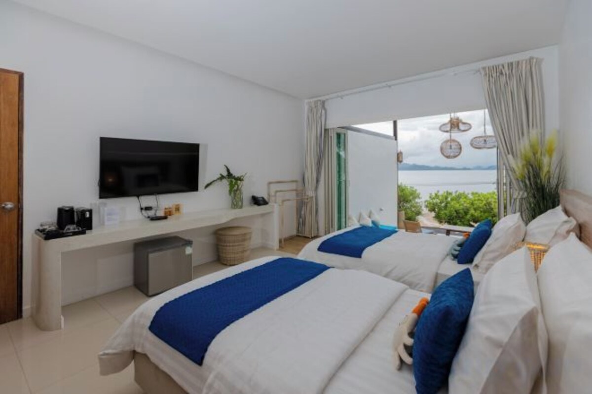 Deluxe Sea View Twin