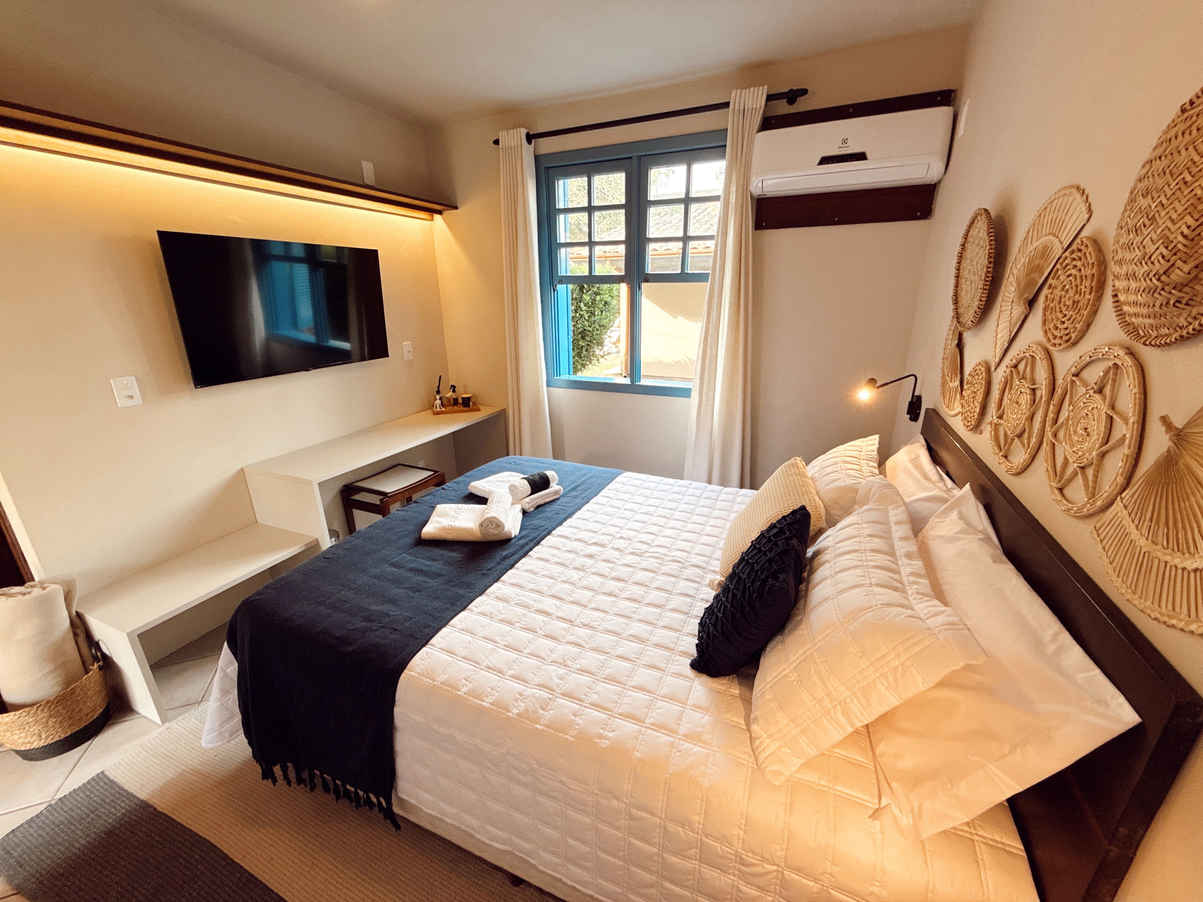 Firemannsrom – standard, flere senger, ikke-røyk, hageutsikt | Sengetøy av topp kvalitet, minibar, safe på rommet og skrivebord